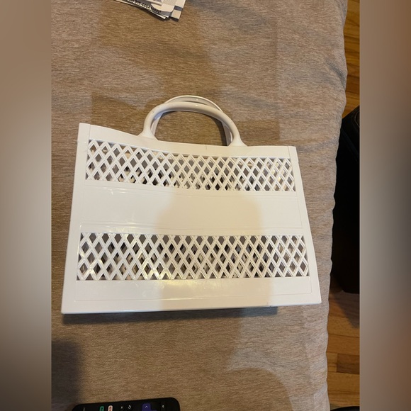 White rubber white waterproof bag. Perfect for a pool day! - Picture 2 of 7